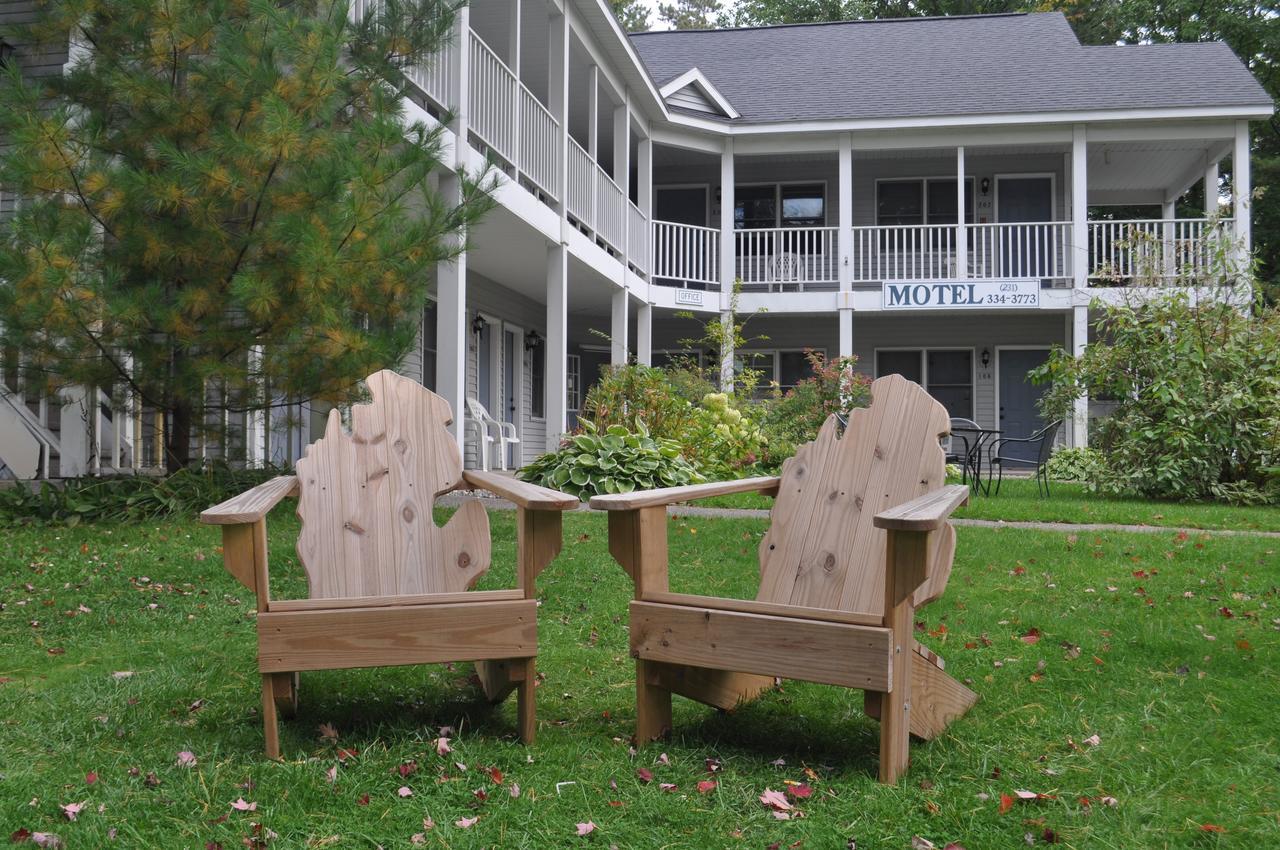 The M-22 Inn Glen Arbor Extérieur photo